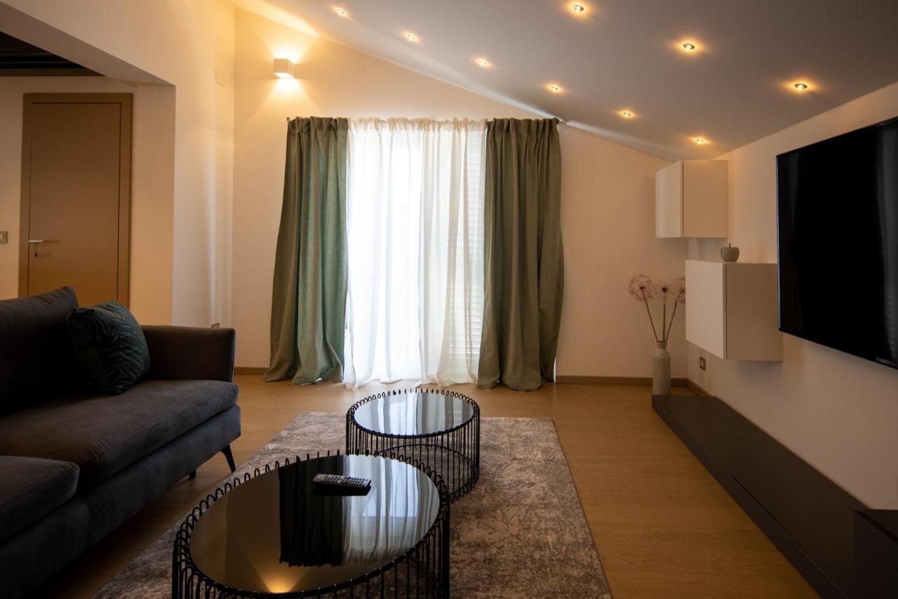 Lumaja Luxury Apartman ビオグラード・ナ・モル エクステリア 写真