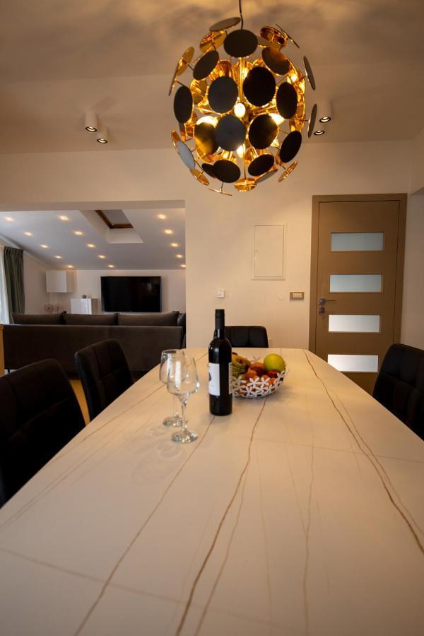 Lumaja Luxury Apartman ビオグラード・ナ・モル エクステリア 写真
