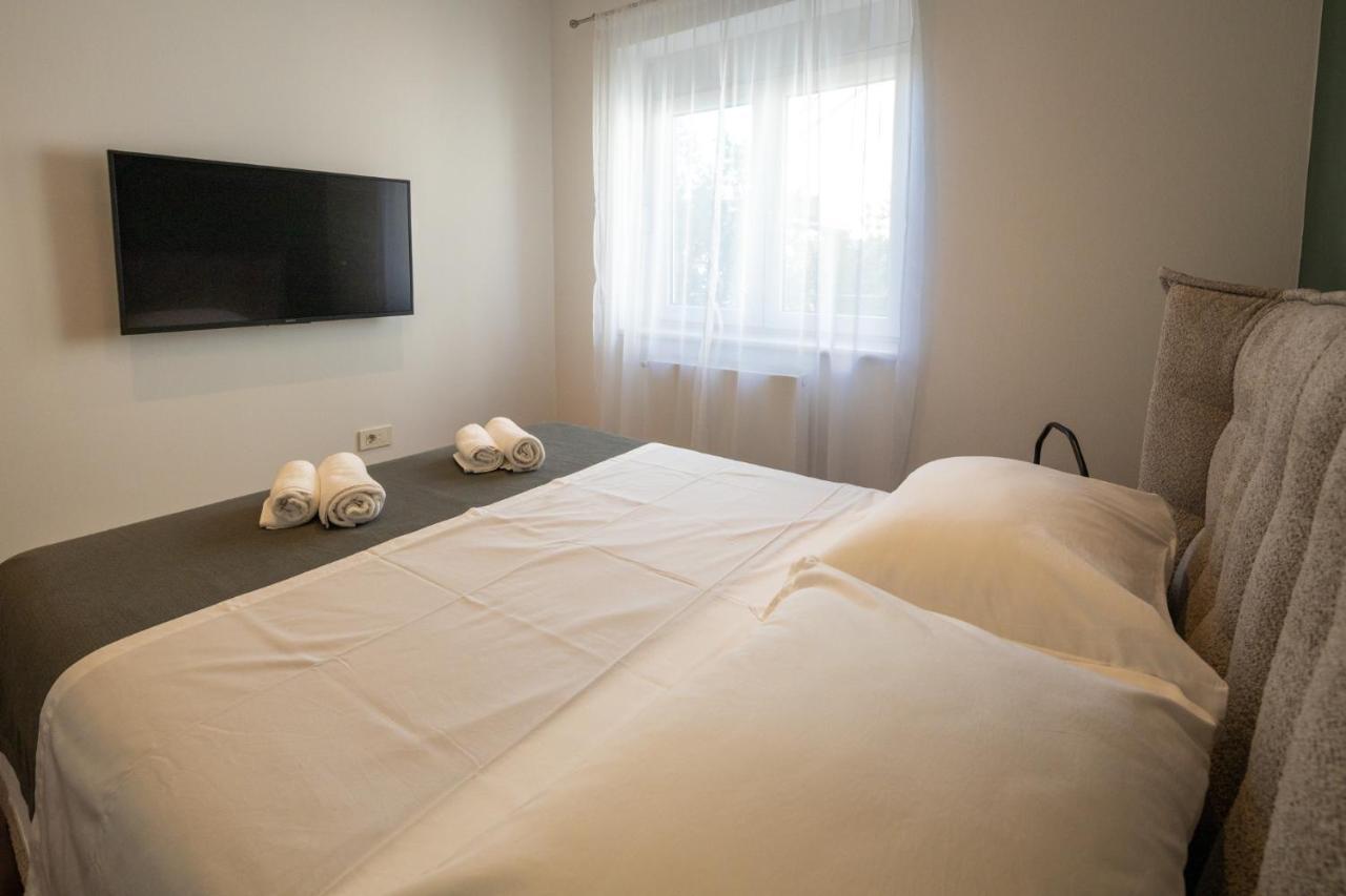 Lumaja Luxury Apartman ビオグラード・ナ・モル エクステリア 写真